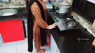 indian Housewife Fucked Roughly In Kitchen While She was Cooking With Hindi Audio Video