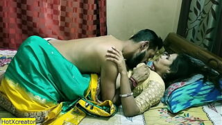 Unsatisfied bhabhi fucked in doggy style Video